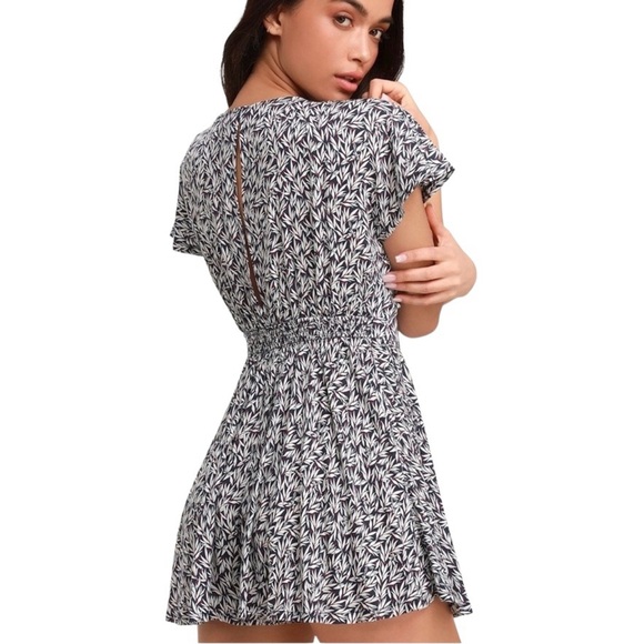 Lulus Dondi Navy Blue & White Tie Front Split Back Romper Style RE90452HL XL NWT - Picture 7 of 10